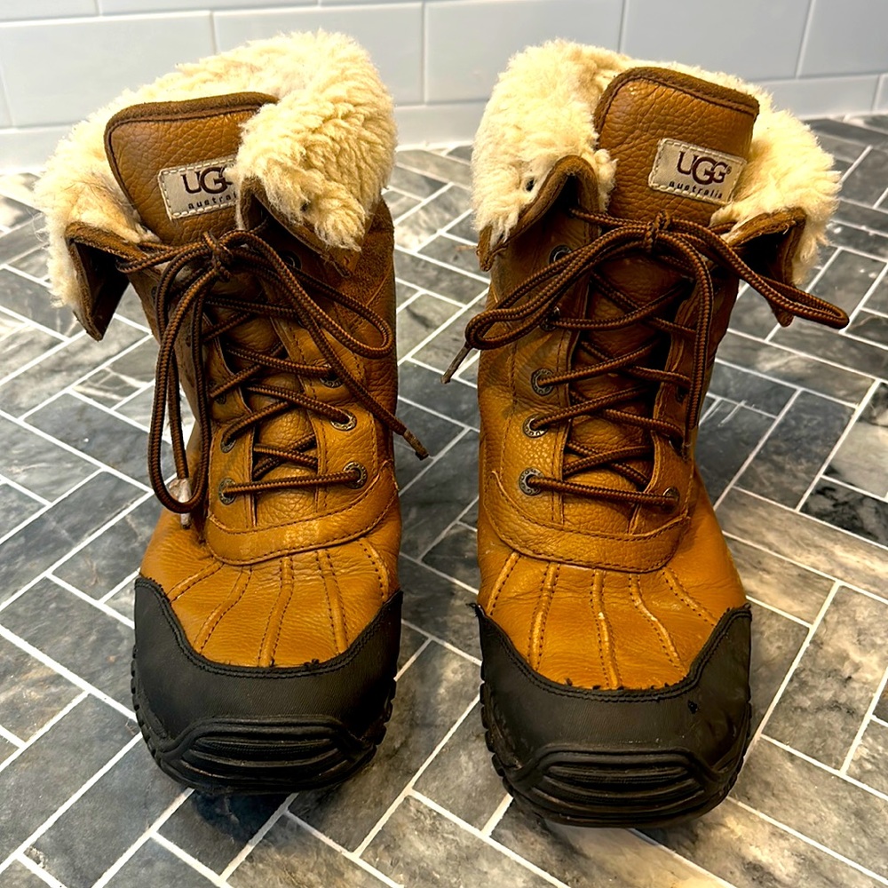 Women’s Ugg winter boot 9.5